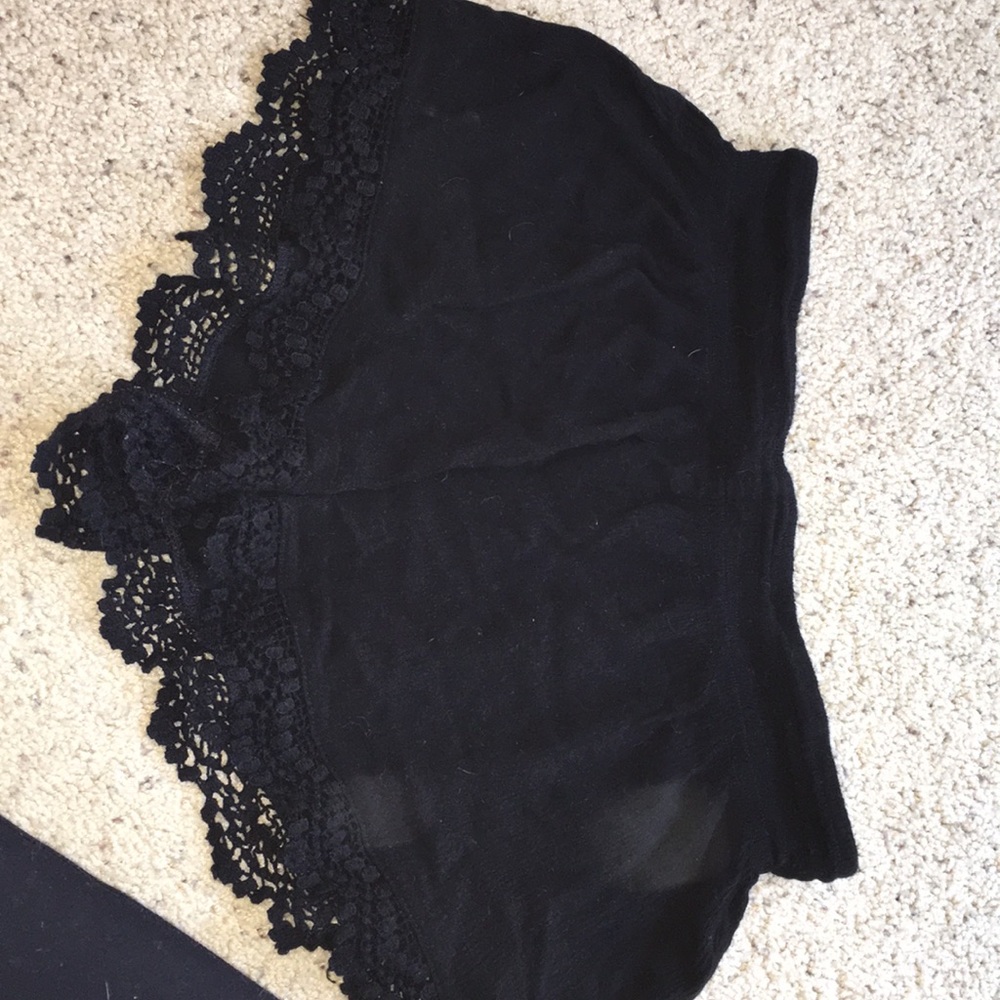 Black Forever 21 Flowy shorts!!